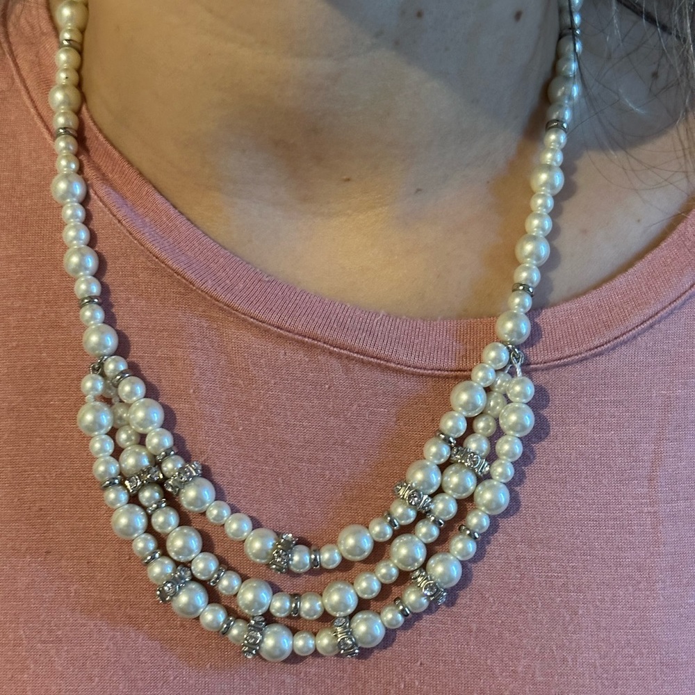 THE PEARLY NECKLACE